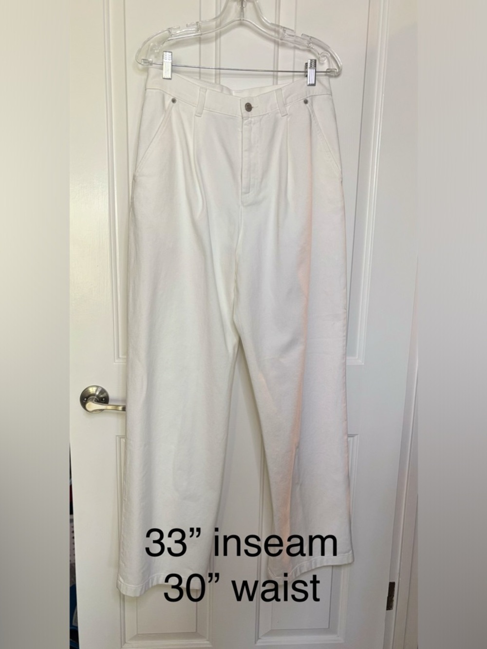 NWT Moschino Couture Pleated White Jeans with Leather Logo Patch Size 6